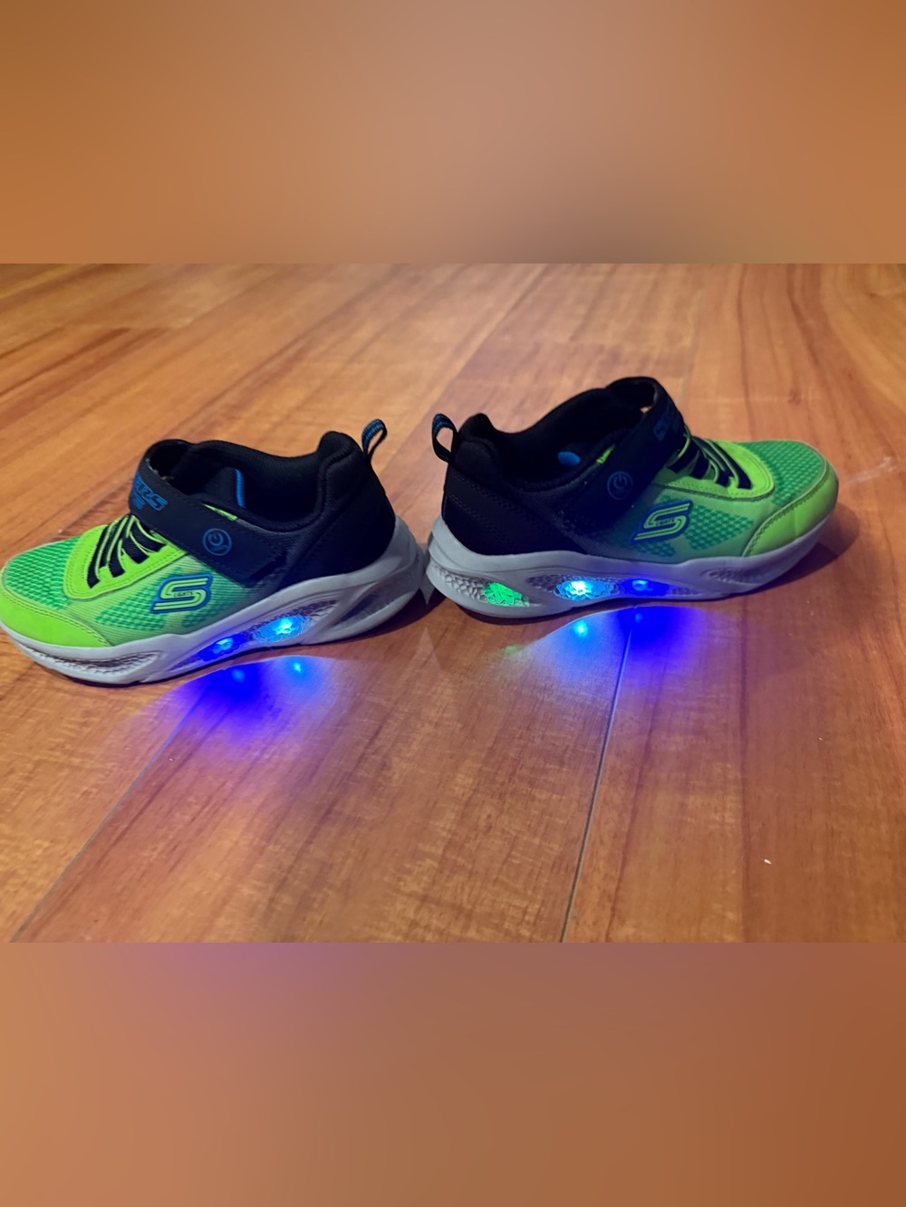 Skechers Light up Kids Neon Green and black Hook-and-Loop Sneakers - Picture 7 of 7